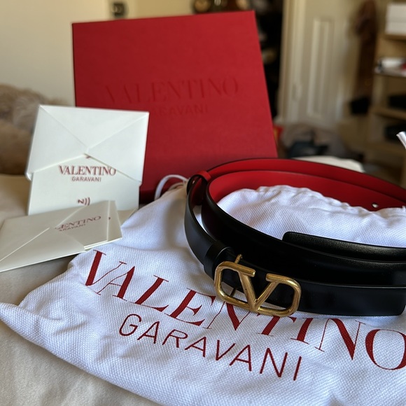 Brand new in packaging VALENTINO REVERSIBLE VLOGO BELT IN GLOSSY CALFSKIN 20 MM - Picture 4 of 12